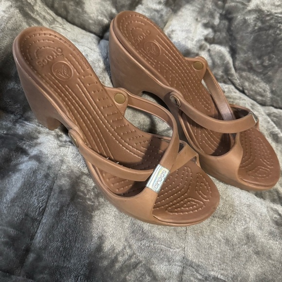 CROCS Brown Women's Heeled Sandals - Picture 3 of 6